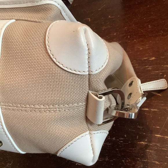 Beautiful Rafē Bag in a Tan Canvas with White Leather Trim. - Picture 15 of 16